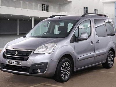 Used Peugeot TePee Active 100 HP (73 kW) 2016 Grey MPV
