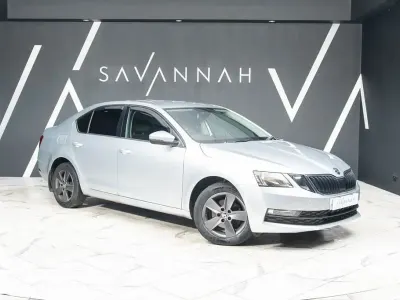 Usado Skoda Octavia SE 115 CV (84 kW) 2018 Plateado Utilitario