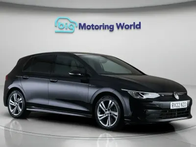 Second-hand VW Golf VIII R-line 128 CP (94 kW) 2022 Negru Hatchback