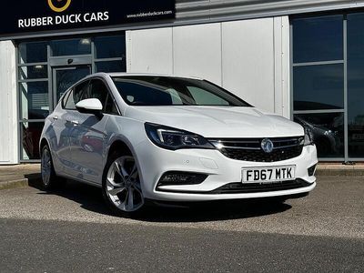 Used Vauxhall Astra SRi 150 HP (110 kW) 2017 White Hatchback