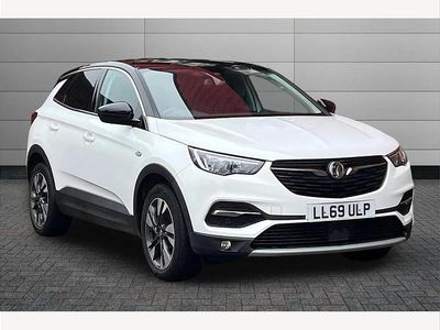 Used Vauxhall Grandland X SRi 130 HP (95 kW) 2019 White SUV
