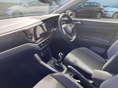 Usado VW Polo Life 95 CV (69 kW) 2023 Gris Utilitario