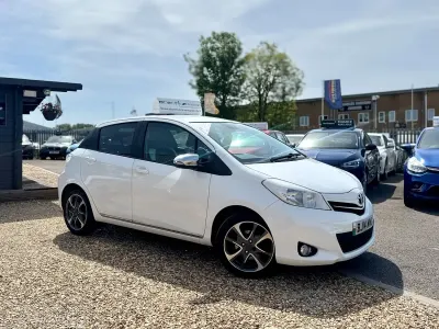 Używany Toyota Yaris Trend 2014 Biały Hatchback