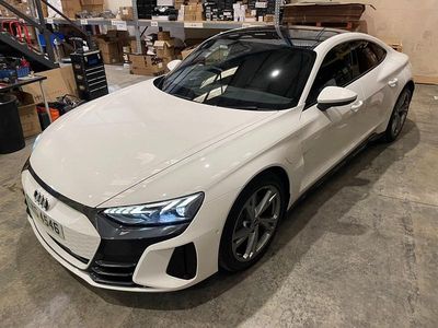 Used Audi e-tron GT quattro Comfort 389 kW (530 HP) 2022 White Sedan