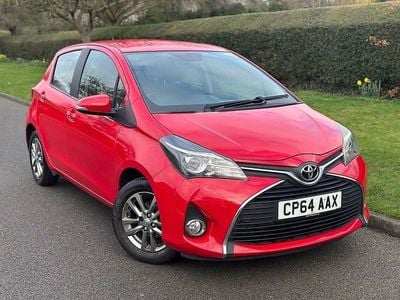 Used Toyota Yaris 99 HP (72 kW) 2014 Red Hatchback