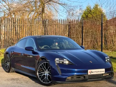 Begagnad Porsche Taycan Performance Package 389 kW (530 HK) 2020 Blå Sedan