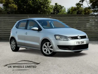 Usado VW Polo SE 2011 Prateado Citadino