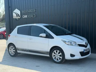 Used Toyota Yaris 99 HP (72 kW) 2012 White Hatchback