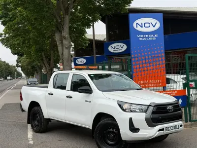 Used Toyota HiLux Active 150 HP (110 kW) 2022 White Pickup