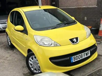 Second-hand Peugeot 107 68 CP (50 kW) 2008 Galben Hatchback