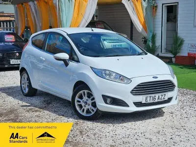 Używany Ford Fiesta Zetec 82 KM (60 kW) 2016 Biały Hatchback