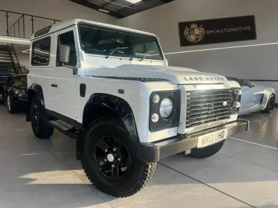 Used Land Rover Defender 122 HP (89 kW) 2013 White Estate