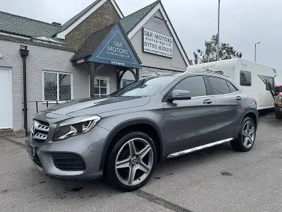 Usado Mercedes GLA200 Executive 2017 Cinzento SUV