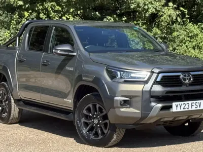 Used Toyota HiLux 204 HP (150 kW) 2023 Bronze Pickup