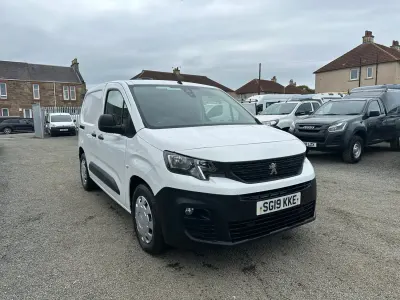Begagnad Peugeot Partner 2019 Blå Minibuss