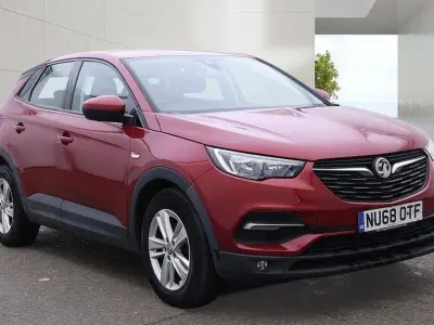 Used Vauxhall Grandland X S 130 HP (95 kW) 2018 Red SUV