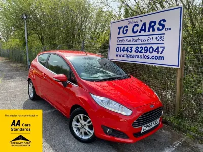 Używany Ford Fiesta Zetec 82 KM (60 kW) 2015 Czerwony Hatchback