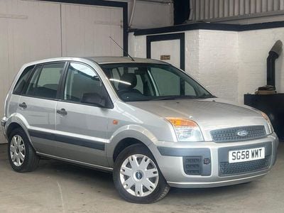 Used Ford Fusion Style 80 HP (58 kW) 2008 Silver Hatchback