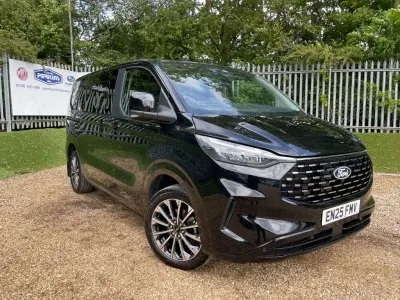 Usado Ford Tourneo Titanium X 170 HP (125 kW) 2025 Preto Monovolume