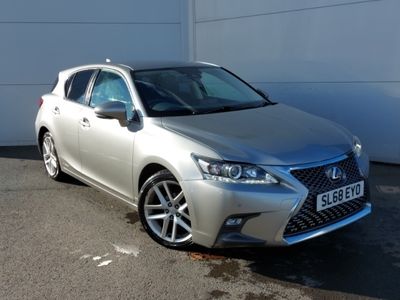 Lexus CT200h