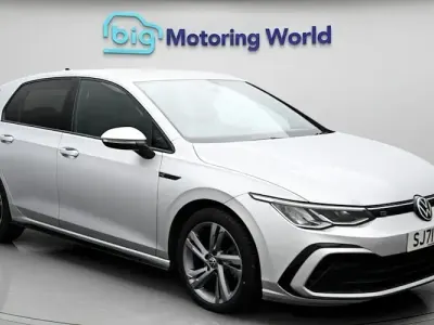 Second-hand VW Golf VIII R-line 150 CP (110 kW) 2024 Hatchback