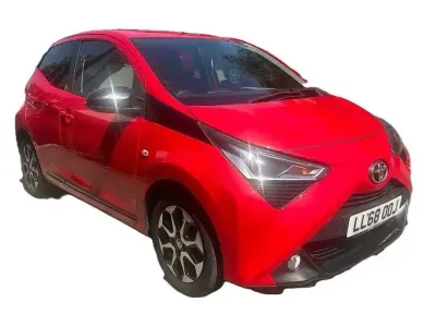 Używany Toyota Aygo Trend 71 KM (52 kW) 2019 Czerwony Hatchback