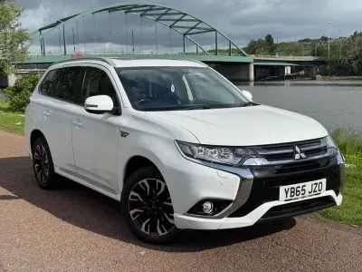 Used Mitsubishi Outlander P-HEV 200 HP (147 kW) 2015 White Estate