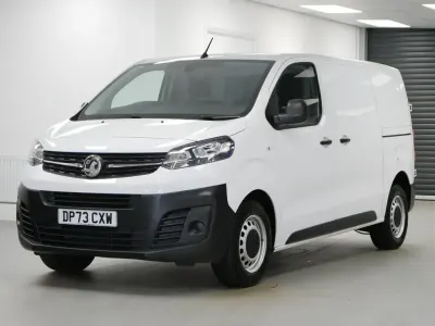 Gebraucht Vauxhall Vivaro Edition 100 PS (73 kW) 2023 Weiß Van / Kleinbus