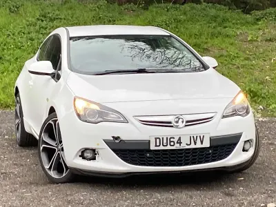 Second-hand Vauxhall Astra GTC Edition 140 CP (102 kW) 2014 Alb Coupe
