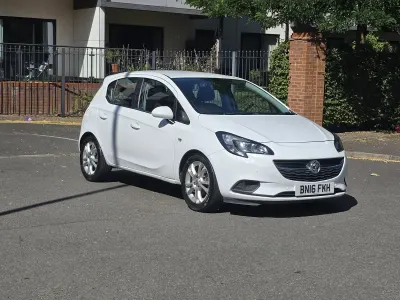 Used Vauxhall Corsa Design Edition 90 HP (66 kW) 2016 White Hatchback