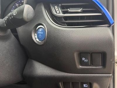 Used Toyota C-HR 122 HP (89 kW) 2017 Silver SUV