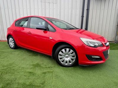 Used Vauxhall Astra 115 HP (84 kW) 2012 Red Hatchback