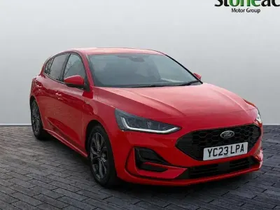 Used Ford Focus ST-Line 155 HP (114 kW) 2021 Red Hatchback