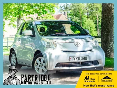 Used Toyota iQ 68 HP (50 kW) 2011 Silver Hatchback