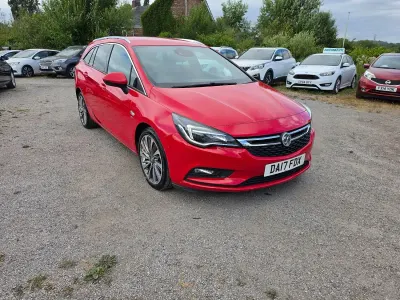 Used Vauxhall Astra SRi 136 HP (100 kW) 2017 Red Estate