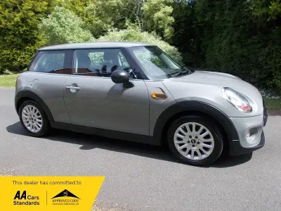 Usado Mini One D Hatch 95 CV (69 kW) 2015 Gris Utilitario