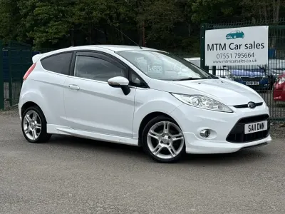 Used Ford Fiesta Titanium 96 HP (70 kW) 2011 White Hatchback