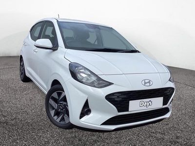 Used Hyundai i10 Advanced 67 HP (49 kW) 2023 White Hatchback