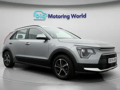 Usado Kia Niro 129 HP (94 kW) 2024 Cinzento SUV