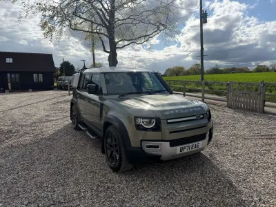 Używany Land Rover Defender S 250 KM (183 kW) 2022 Zielony SUV