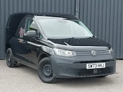 Usado VW Caddy 102 CV (75 kW) 2024 Negro Monovolumen