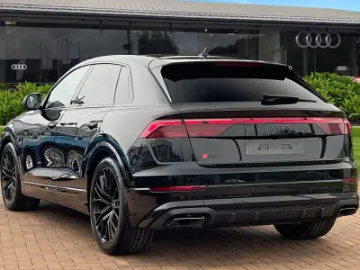 Begagnad Audi Q8 Black Edition 286 HK (210 kW) 2024 Svart SUV