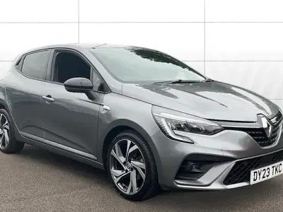 Usado Renault Clio V RS Line 90 CV (66 kW) 2023 Gris Utilitario