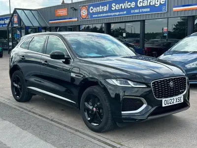 Używany Jaguar F-Pace R-Dynamic 404 KM (297 kW) 2022 Czarny SUV