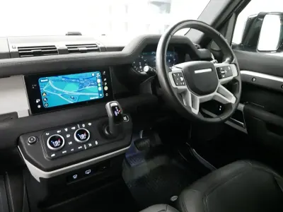 Używany Land Rover Defender SE 250 KM (183 kW) 2023 Srebrny SUV