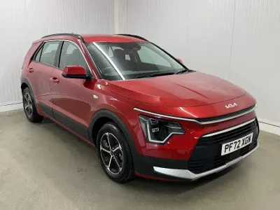 Gebraucht Kia Niro 139 PS (102 kW) 2023 Rot SUV