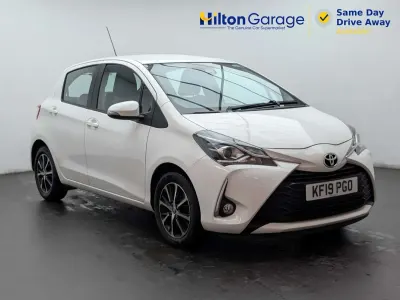 Używany Toyota Yaris 111 KM (81 kW) 2019 Biały Hatchback