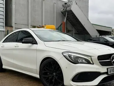 Usado Mercedes CLA220 AMG line 177 HP (130 kW) 2016 Branco Sedan