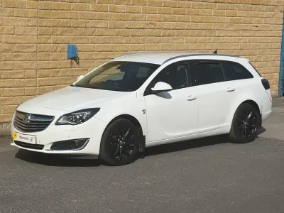 Used Vauxhall Insignia Elite 163 HP (119 kW) 2015 White Estate