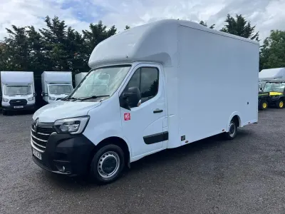 Used Renault Master 143 HP (105 kW) 2023 White MPV